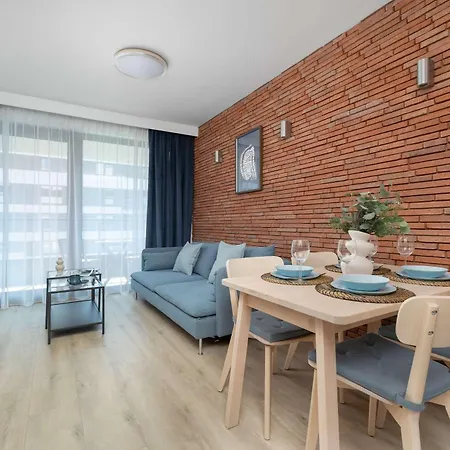 Apartament Stylish With Parking & Workspace Close To The Centre By Renters