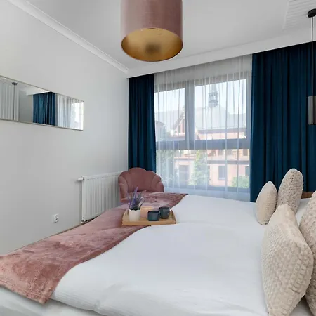 Stylish With Parking & Workspace Close To The Centre By Renters Apartament *
