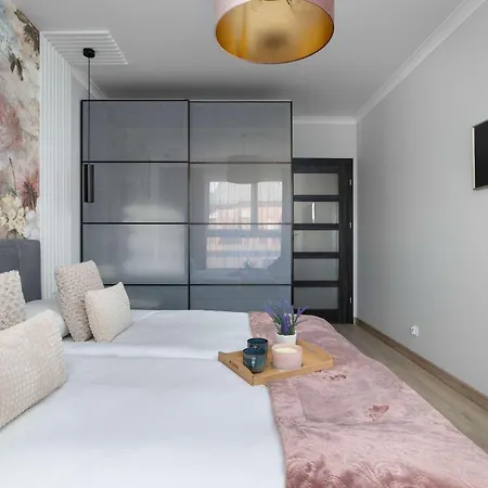 Stylish With Parking & Workspace Close To The Centre By Renters Apartament Kraków