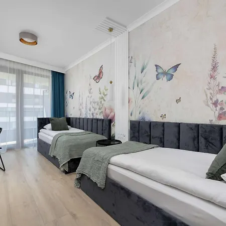 Apartament Stylish With Parking & Workspace Close To The Centre By Renters