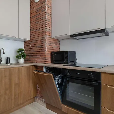 Stylish With Parking & Workspace Close To The Centre By Renters Apartament *