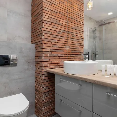 Stylish With Parking & Workspace Close To The Centre By Renters Kraków