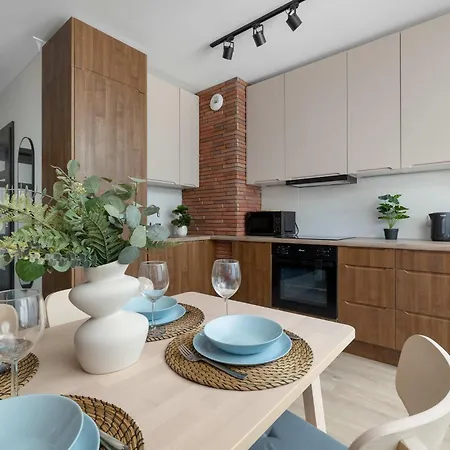 Apartament Stylish With Parking & Workspace Close To The Centre By Renters