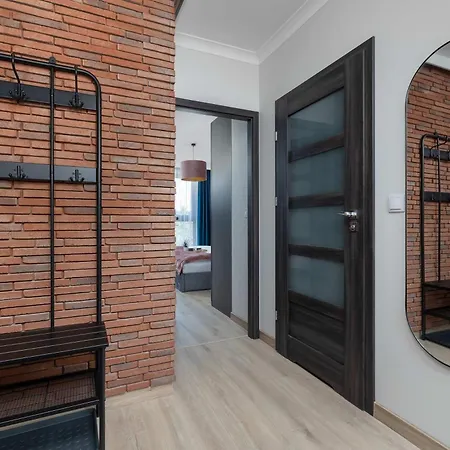 Stylish With Parking & Workspace Close To The Centre By Renters Apartament *