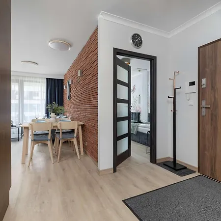 Stylish With Parking & Workspace Close To The Centre By Renters
