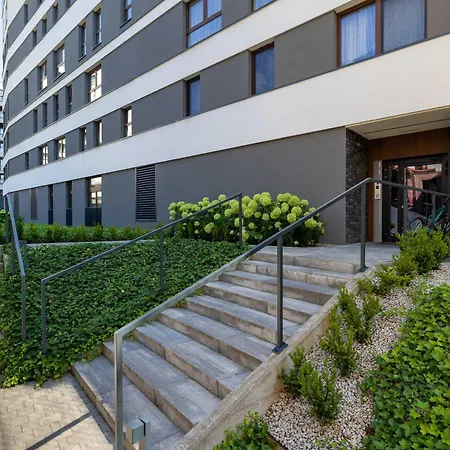 Apartament Stylish With Parking & Workspace Close To The Centre By Renters
