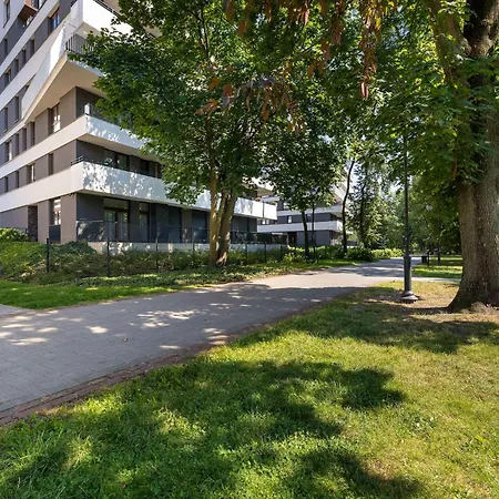 Stylish With Parking & Workspace Close To The Centre By Renters