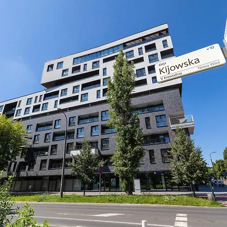 Stylish With Parking & Workspace Close To The Centre By Renters Apartament *
