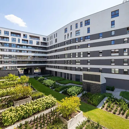 Apartament Stylish With Parking & Workspace Close To The Centre By Renters
